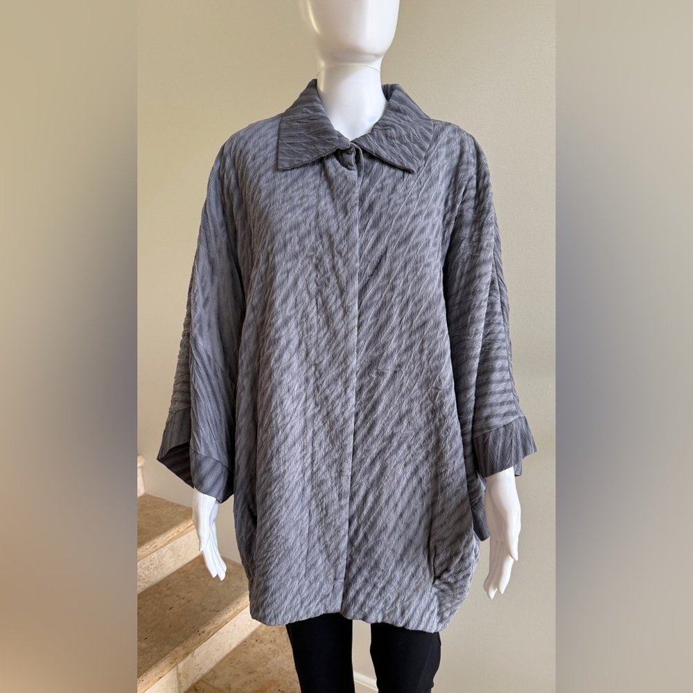 $1,970 KISS OF THE WOLF 100% SILK Batwing Jacket, Size Medium, Gray